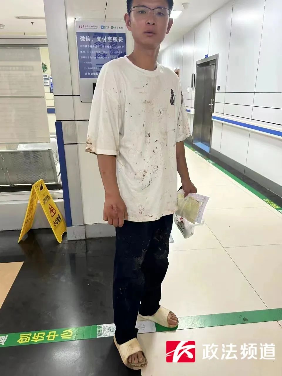 DƬ